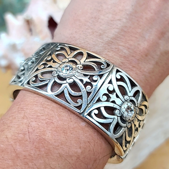 Brighton "BELMONTE" Hinged Floral Paneled Bangle with Swarovski Crystal Centers! - Picture 12 of 12